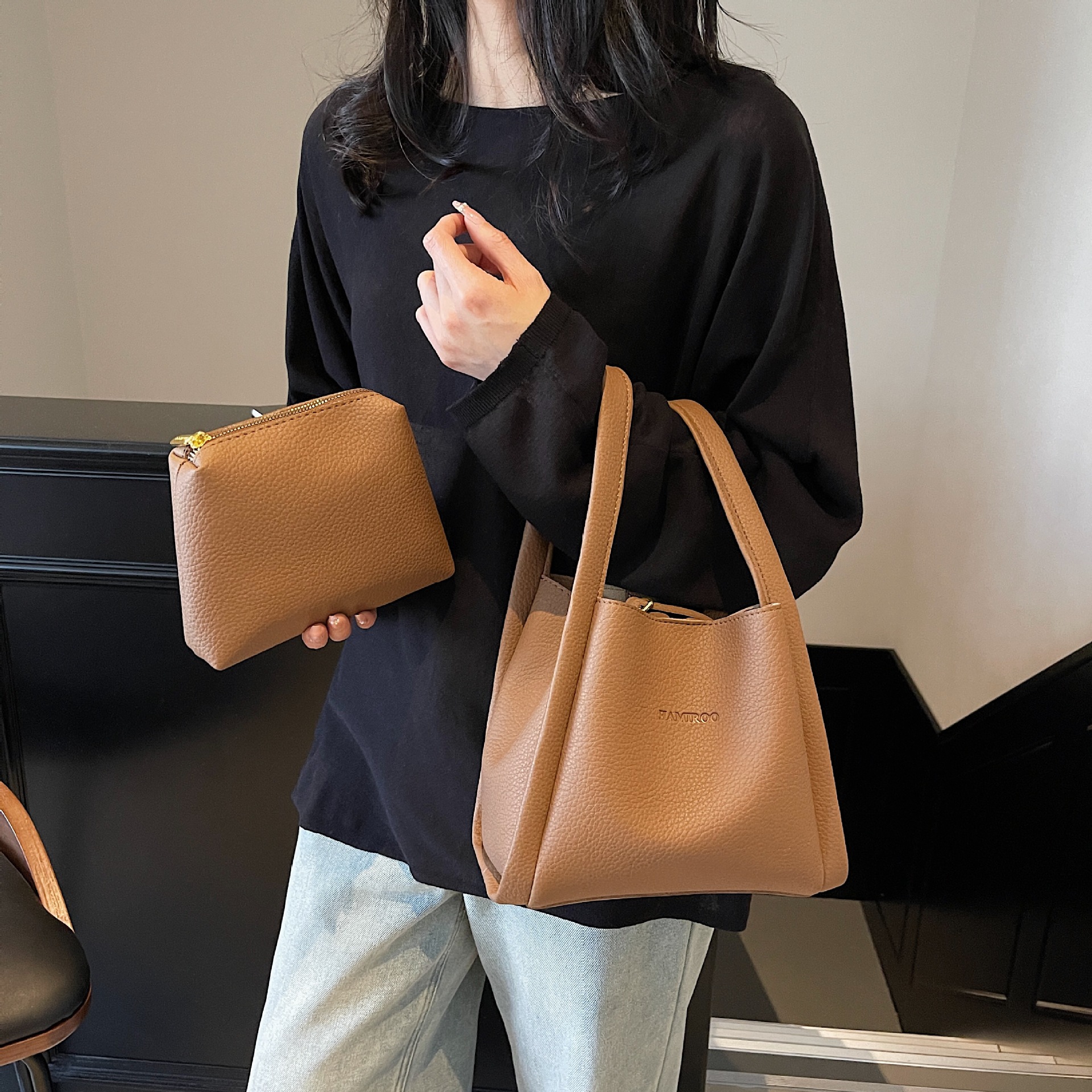 Retro niche bestsellers, women's 2025 summer new crossbody bag, high-end and fashionable bucket handbag, single-shoulder bag full figure
