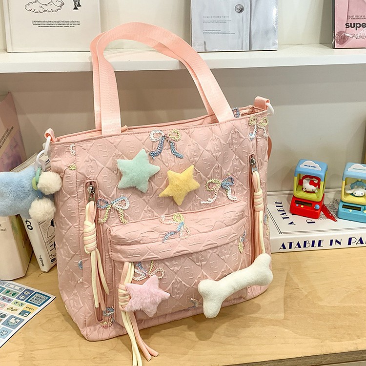 The new student schoolbag features a high level of appearance, is cute and versatile, has a large capacity, is cute, and is a water-resistant shoulder bag for junior and senior high school students Application Scenario