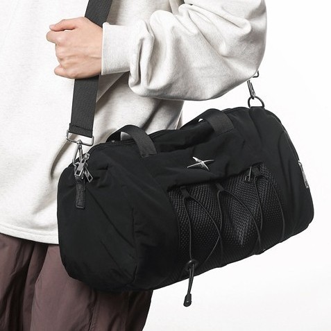 Fashionable new solid-color travel bag, multi-functional and simple crossbody cylindrical travel bag, outdoor bucket bag, sports crossbody bag Specification drawing