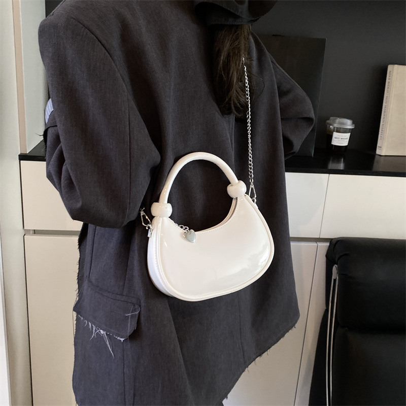 Trendy high-end quality chain handbag for women, 2025 new Korean version, simple, fashionable and versatile single-shoulder crossbody bag Application Scenario