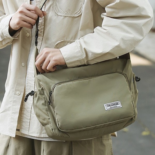 2025 New nylon fabric single-shoulder crossbody bag for men, large capacity, waterproof and wear-resistant, wide shoulder strap front bag for women, postman's trendy bag full figure