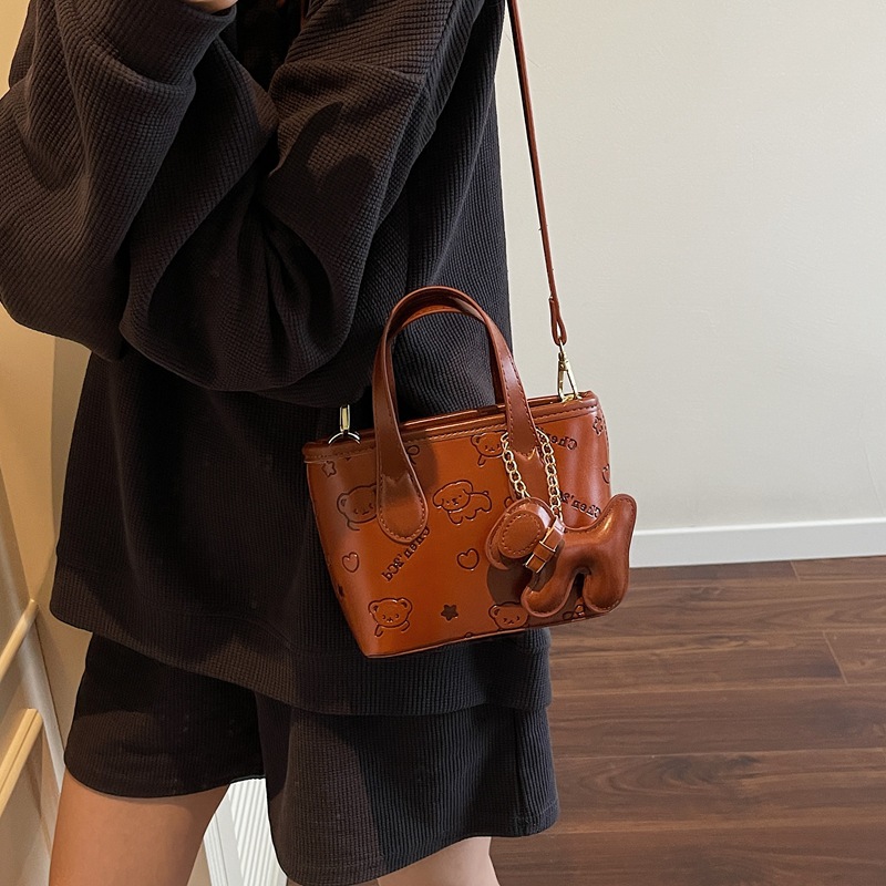 The 2025 new style of fashionable and trendy embossed hand-held small square bag for women, with a sense of high-end sophistication and a cute forest style, is a single-shoulder crossbody bag details Picture