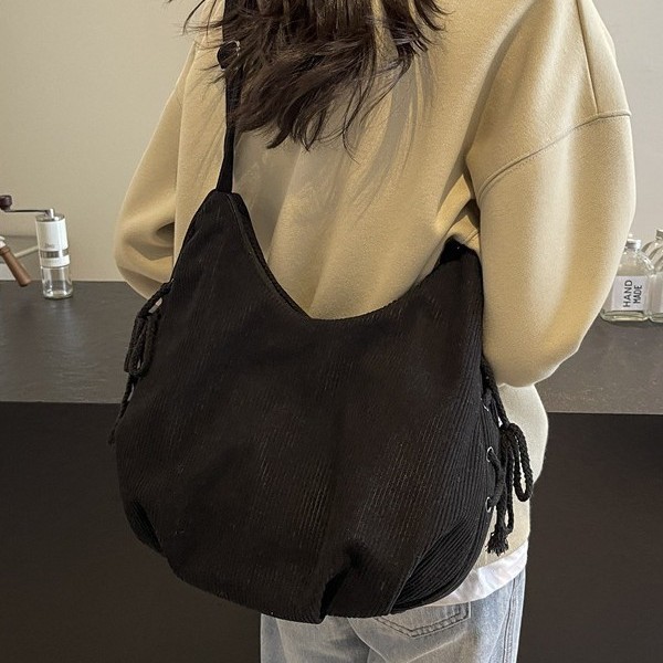 A new corduroy single-shoulder crossbody bag for autumn and winter, a fashionable commuting bag for work, and a retro and artistic forest style drawstring dumpling bag details Picture