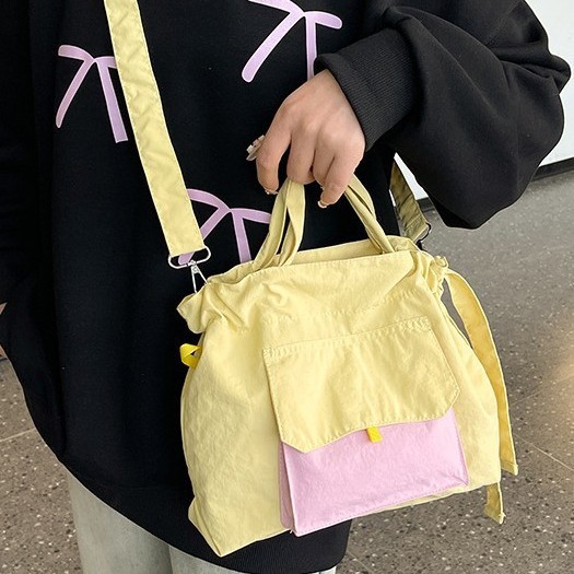 A new cross-border Korean niche artistic and simple nylon drawstring drawstring hand-held armpit bag, single-shoulder crossbody fabric bag full figure