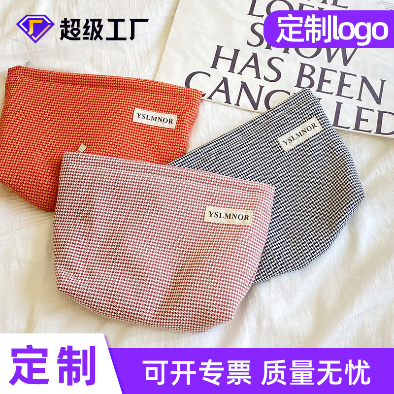 Customized checkered jacquard surface storage bag, convenient and multi-functional storage bag, cosmetic storage bag source factory full figure
