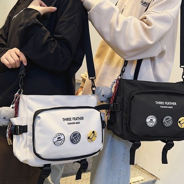 Multi-functional Japanese-style student large-capacity single-shoulder crossbody bag, lightweight unisex bag, couple bag, messenger bag Application Scenario