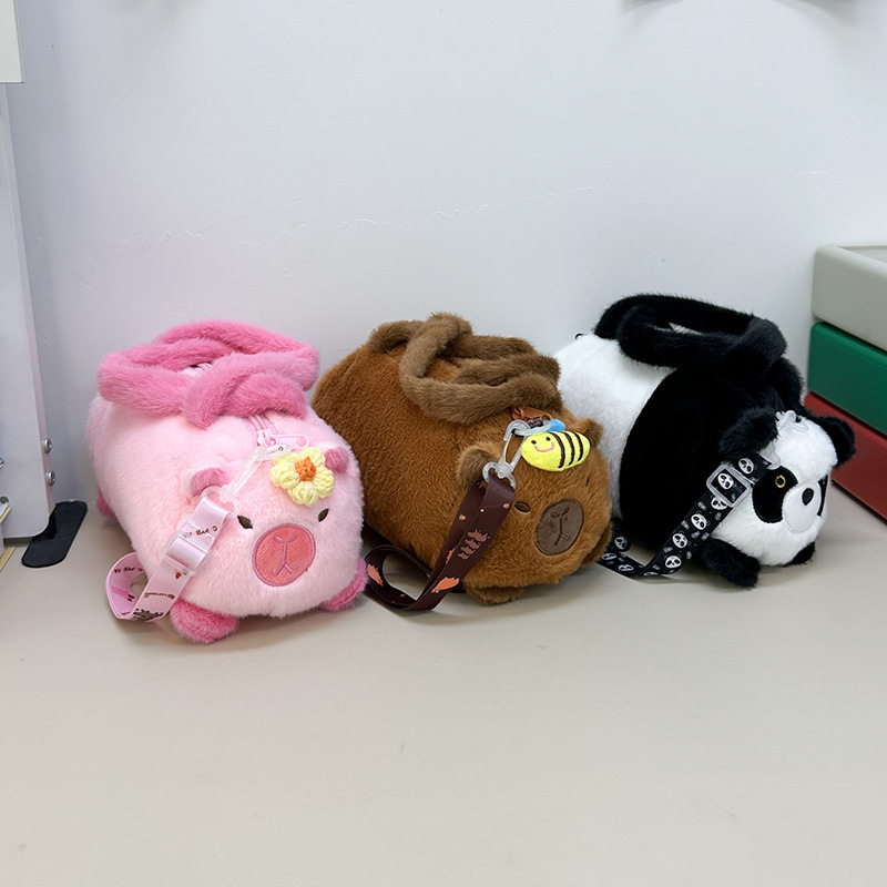 New cartoon claw machine doll toy bag, Capibara Capybara hand-held crossbody bag, fashionable and personalized bucket wholesale full figure
