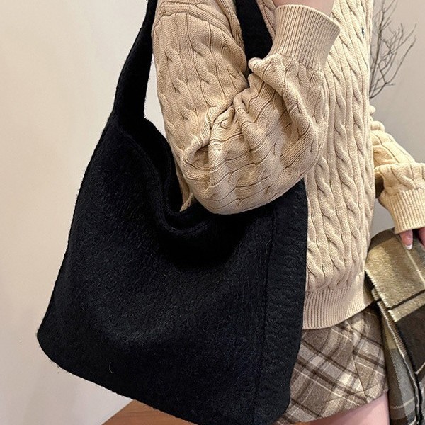 The 2024 winter new crossbody bag, single-shoulder bag, versatile hand-held woolen bucket bag, trendy and high-end casual women's bag details Picture