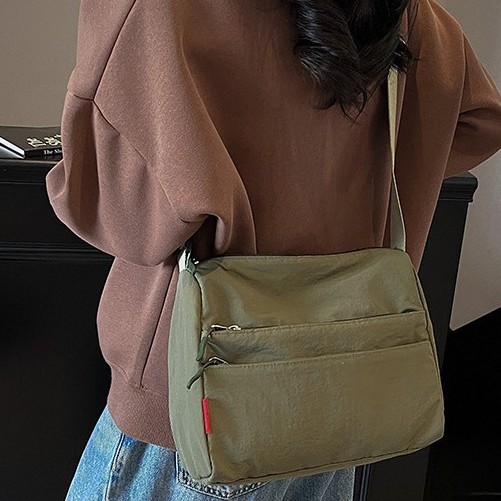 Casual shopping crossbody bag, lightweight water-resistant nylon fabric bag, simple and versatile square bag, trendy ladies' single-shoulder bag Application Scenario