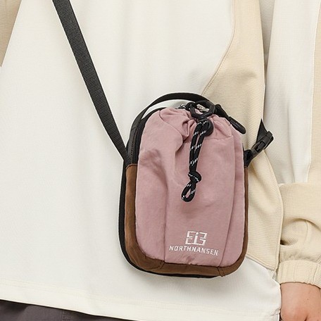 Fashionable new dopamine crossbody bag, lightweight drawstring portable ultra-light outdoor small bag, mini multi-functional casual bag Application Scenario