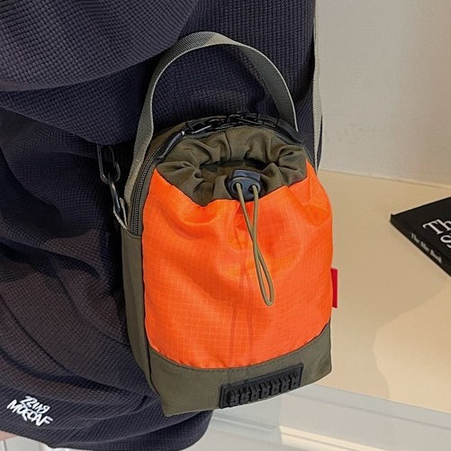 Outdoor single-shoulder crossbody handbag, travel backpack, universal multi-functional mobile phone bag, cycling travel water bottle and cup bag Application Scenario