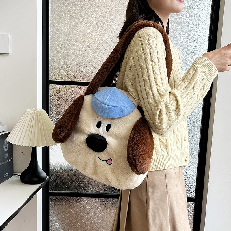 The new cartoon Boss Dog hand-held armpit bag has a large capacity and is cute and versatile. You can exchange it for a birthday gift with a claw machine doll Specification drawing