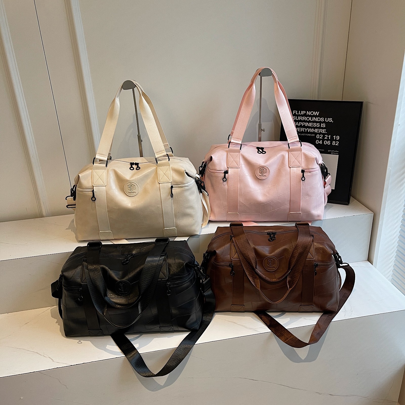 Thickened and durable hand-held travel bag for foreign trade, outdoor sports, leisure and fitness bag, large-capacity PU leather-like luggage bag details Picture