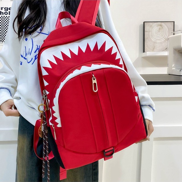 A new campus trend shark backpack for men, a large-capacity, personalized and creative backpack for junior and senior high school students Specification drawing