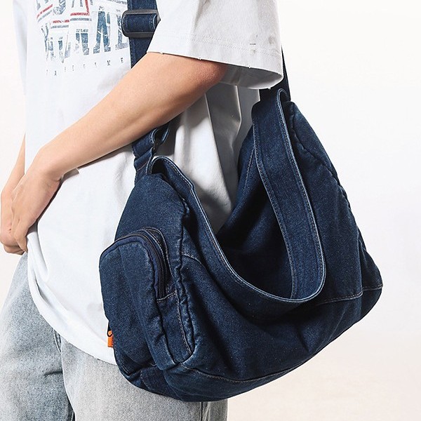 Single-shoulder bag for men and women, 2025 new Japanese style simple denim crossbody bag, ins trendy brand crossbody bag, student messenger bag Application Scenario