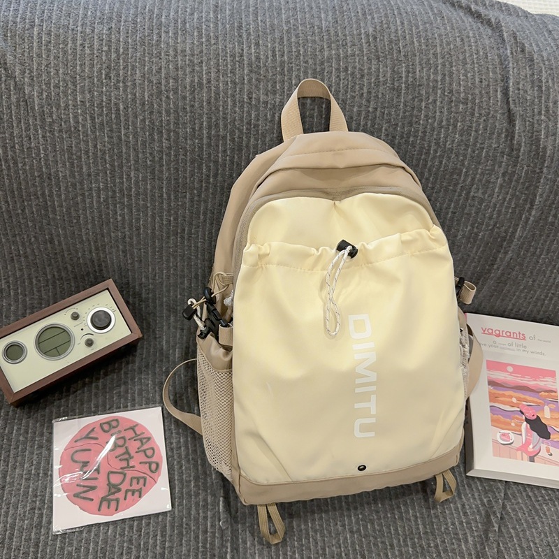 A new large-capacity Korean-style Instagram-style student schoolbag with a lightweight and lightweight backpack for outdoor use Application Scenario