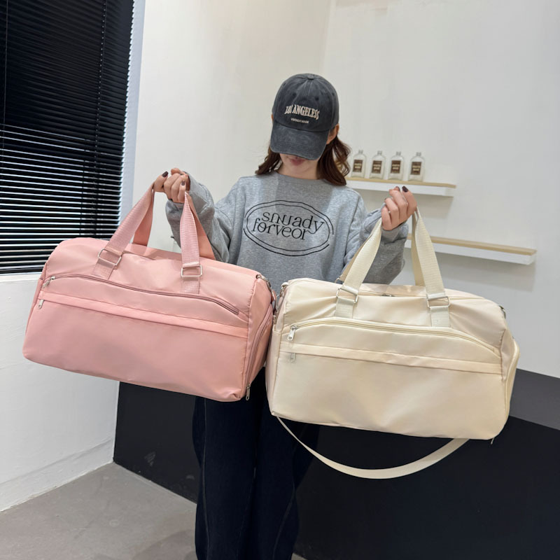 Ladies' fitness and yoga bags, large-capacity casual travel bags, men's dry and wet separated Oxford cloth hand-held luggage bags Application Scenario