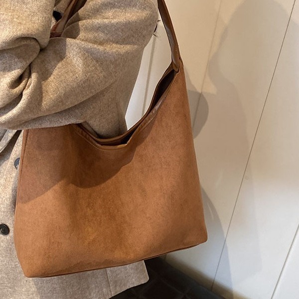 Retro tote bag for women, 2024 new Korean version leopard print commuter bag, fashionable large-capacity single-shoulder bag, underarm bag Application Scenario
