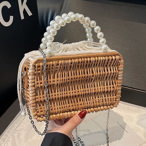 Pearl Bag for Women 2025 New style hand-woven handbag, ins straw and rattan crossbody bag, popular crossbody bag details Picture