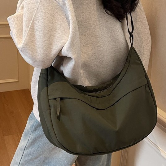 Spring 2025 new single-shoulder large-capacity underarm bag, laid-back crescent-shaped bag, casual commuting bag, solid color versatile bag Specification drawing