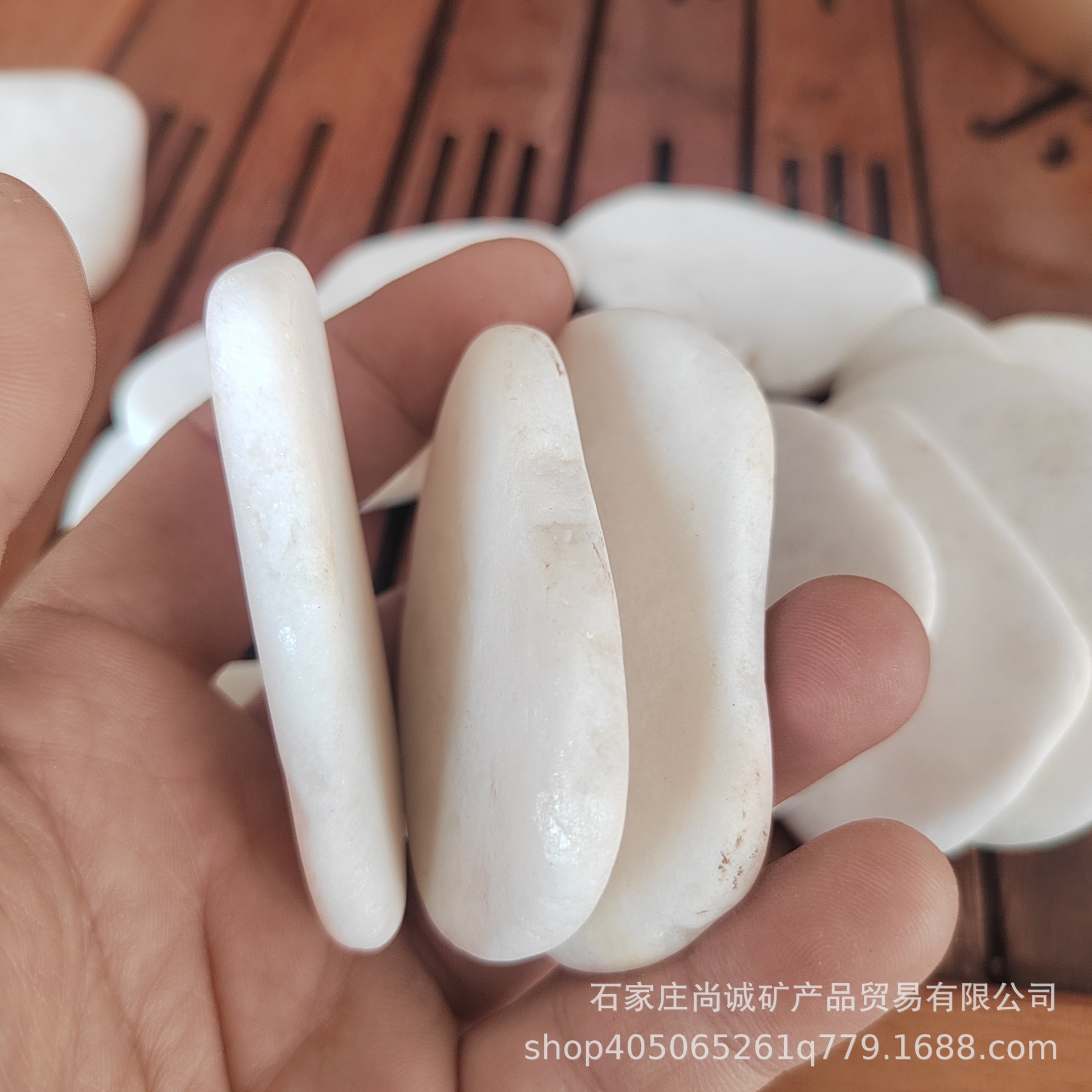 White painting stones, white painting pebbles, painting stones, children's creative DIY white painting stones details Picture