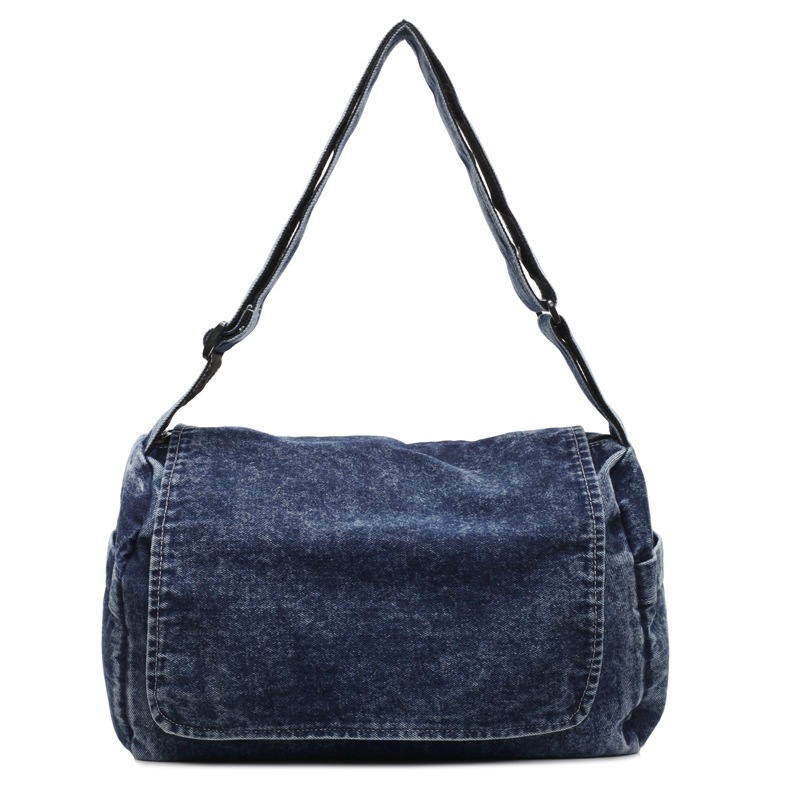 Japanese-style canvas bag for women, large capacity, laid-back style, lightweight messenger bag, versatile, artistic student class bag, crossbody bag for men Item Picture