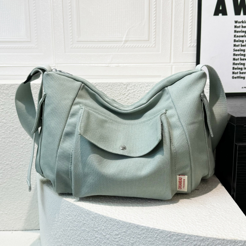 New canvas tote bag for autumn and winter, solid color for girls, large-capacity commuter messenger bag, versatile, single-shoulder fashionable crossbody bag Application Scenario