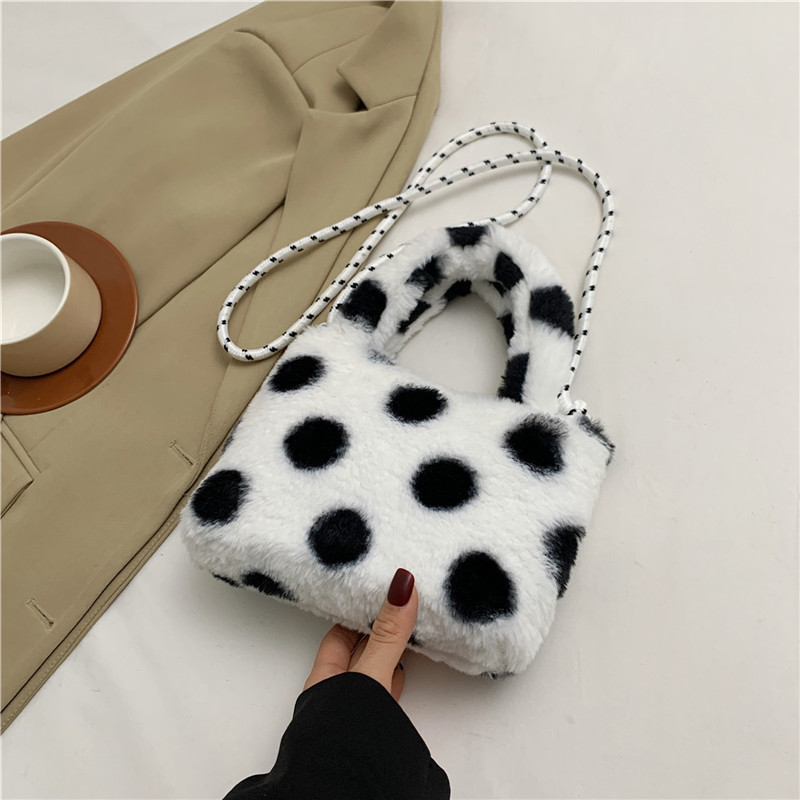 Plush polka dot mini bag for women, new autumn/Winter 2024 collection, hand-held bucket bag, cartoon fur, fashionable and versatile crossbody bag Application Scenario