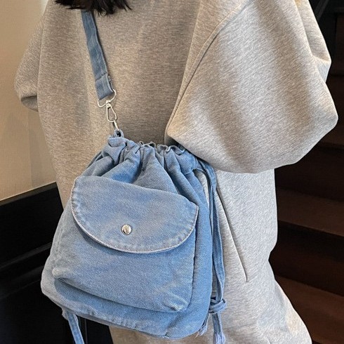 This year's popular bestsellers are denim bags for women's summer 2025, new niche pleated crossbody bags for women, and bucket bags details Picture