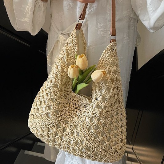 2025 Stylish triangular single-shoulder straw woven bag, new hollowed-out hand-woven bag, vacation beach bag, versatile women's bag, trendy full figure