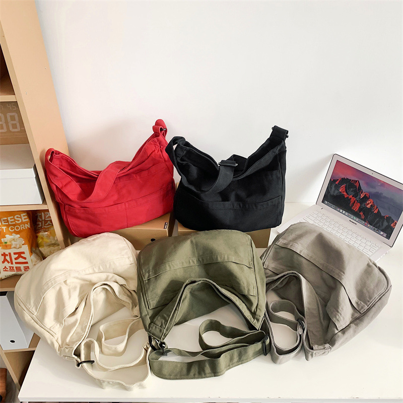 Large-capacity washed canvas bag, casual, simple and retro crossbody bag, a laid-back style single-shoulder bag for a girl's college birthday Specification drawing