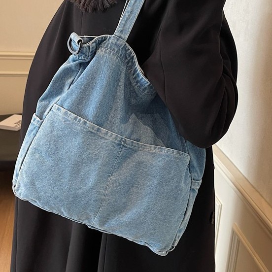 Artistic denim bag for women, large-capacity crossbody bag for women, new Korean version, simple student single-shoulder tote bag for women Application Scenario