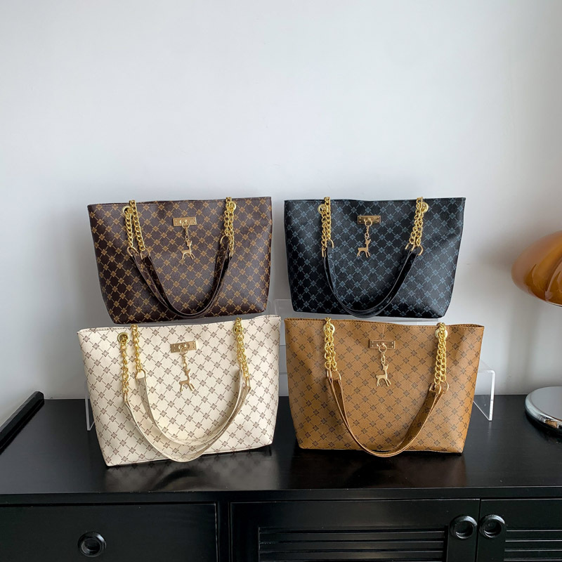 Large-capacity bag 2023 new style women's bag, fashionable commuting retro chain hand shoulder bag, printed tote bag full figure