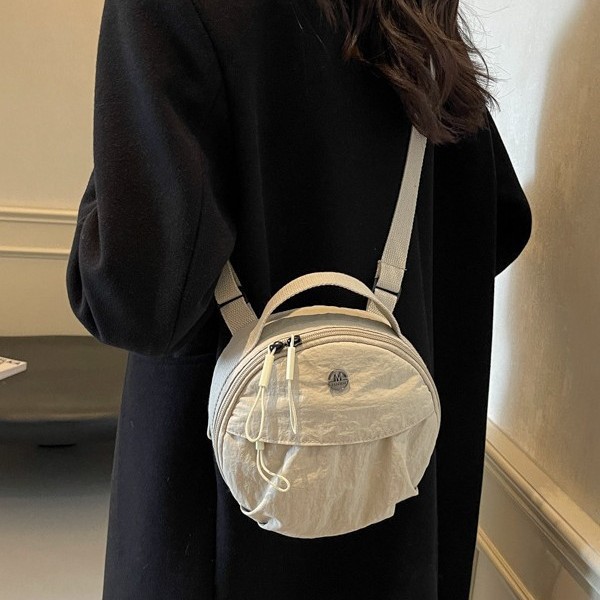 The new 2024 round pancake bag is a versatile mobile phone, a lightweight bag, a women's versatile commuting bag, and a crossbody single-shoulder bag for travel details Picture