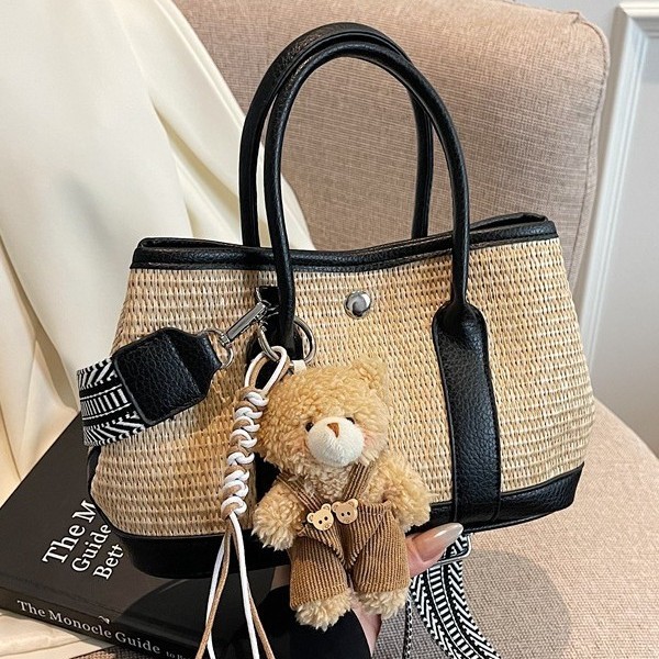 2025 New style stylish hand-held bucket bag for women, spring forest, cute, fashionable tote bag, woven crossbody bag Application Scenario