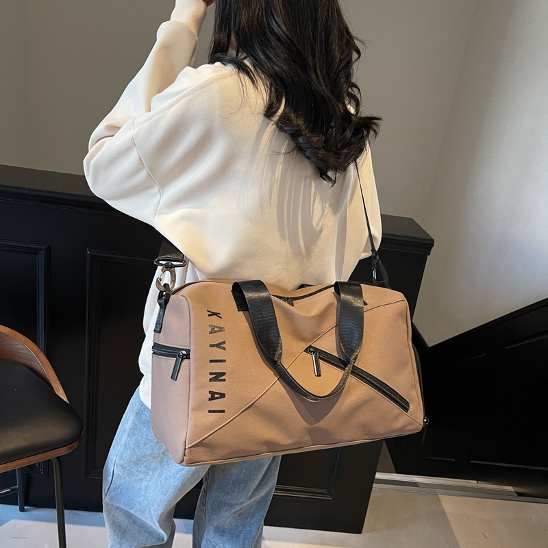 New women's yoga and fitness bag with dry and wet separation, large-capacity travel bag, short-distance camping and photography crossbody storage bag Application Scenario