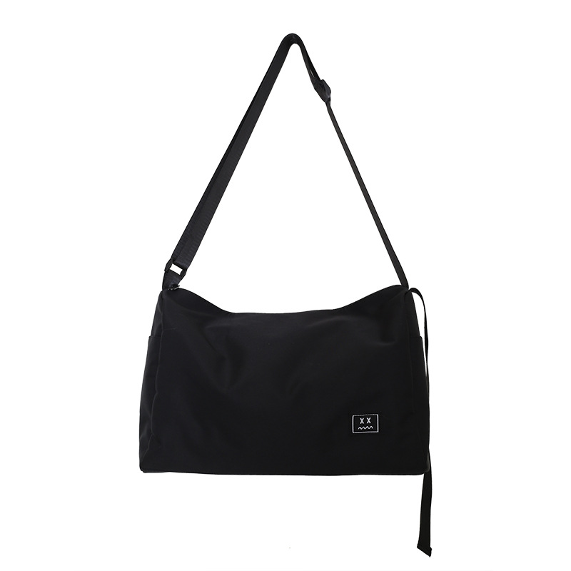 Fashionable and casual nylon fitness bag for women, 2023 new style sports storage bag, large-capacity single-shoulder crossbody bag Item Picture