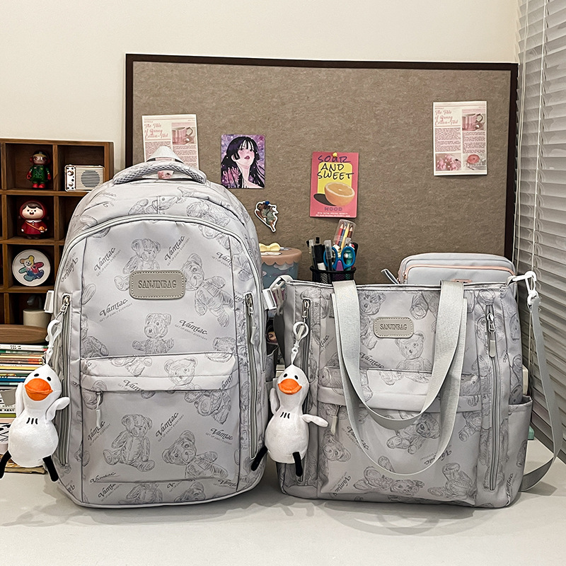 Little Bear Schoolbag for girls, ins, simple campus backpack, high school students' travel, large capacity computer backpack for junior high school students Application Scenario