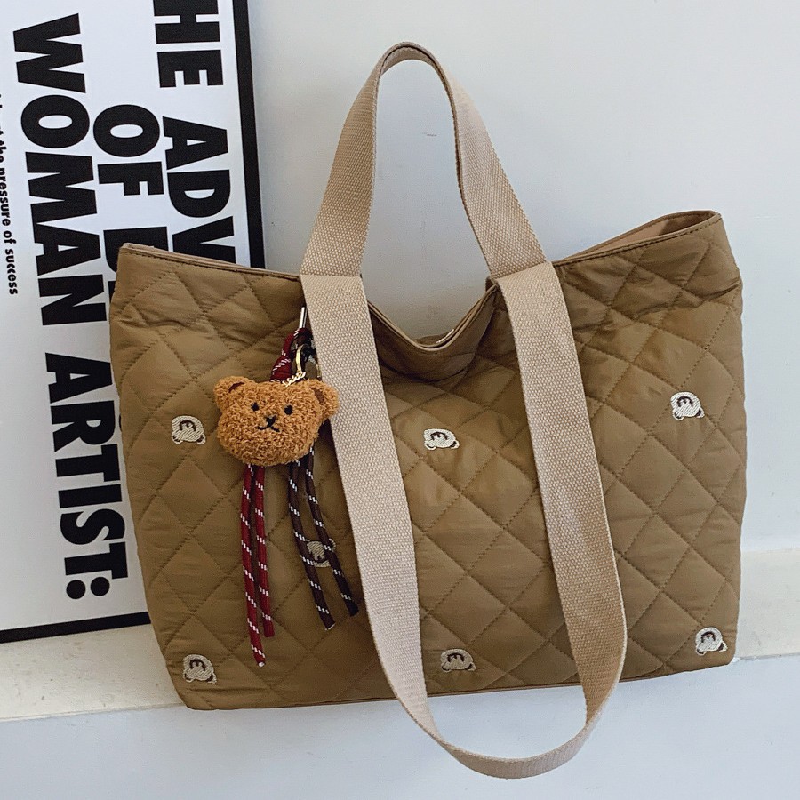 Women's 2024 Korean autumn new diamond-shaped hand-held tote bag, light cotton jacket bag, stylish large bag, commuter bag, single shoulder details Picture