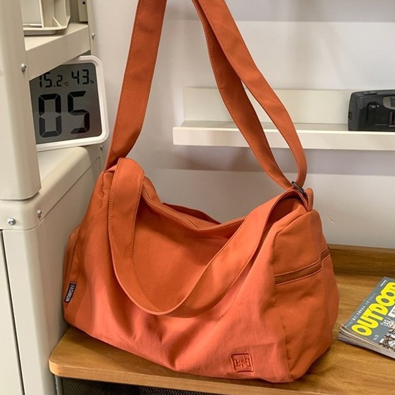 2024 Autumn new large-capacity canvas single-shoulder crossbody fitness bag, business trip short travel bag, versatile tote bag full figure