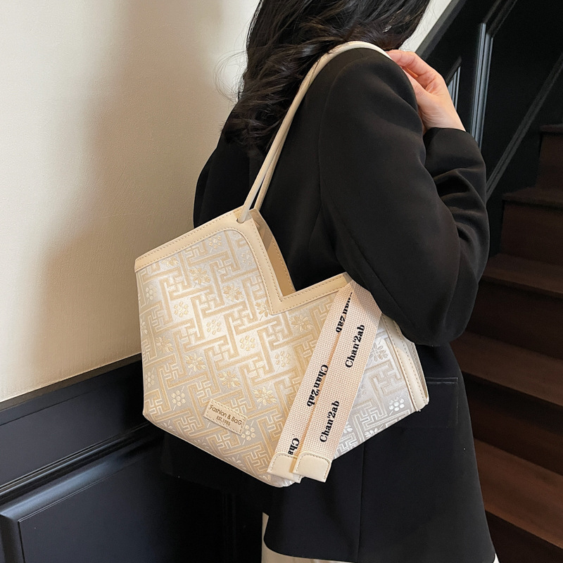 High-end, simple and trendy, large-capacity tote bag for women, new summer 2025, fashionable single-shoulder underarm bag for commuting to work Specification drawing