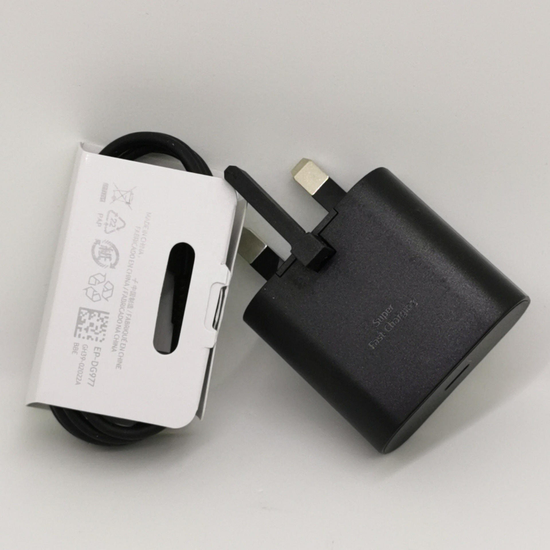 The 25w British-spec ultra-fast PD charger is compatible with Samsung note10/N20/A53 chargers details Picture