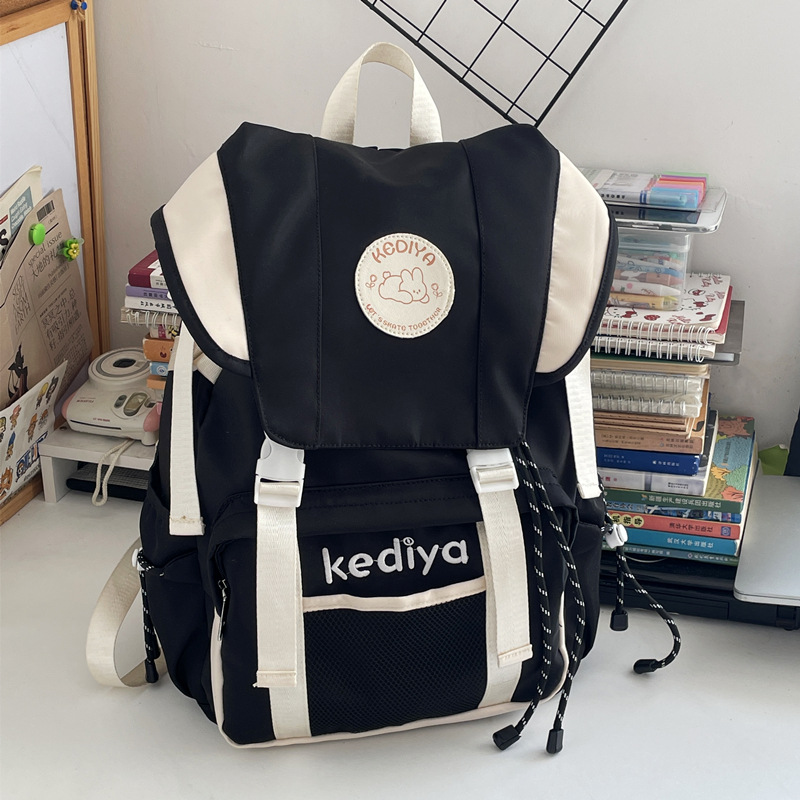 Japanese-style large-capacity student backpack with contrasting color design, casual outdoor sports bag, unisex backpack Application Scenario