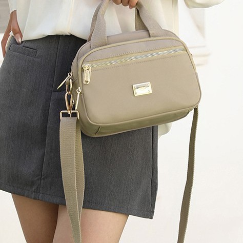 Nylon fabric women's bag 2025 Spring New Cross-border Trend Lightweight women's hand-held small bag Casual single-shoulder crossbody bag details Picture