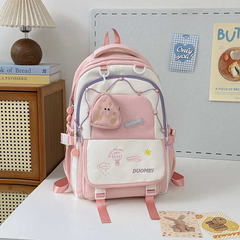 A new, cute, large-capacity, fresh and light Instagram backpack with a contrasting color school style for young girls. Spring outing schoolbag Application Scenario