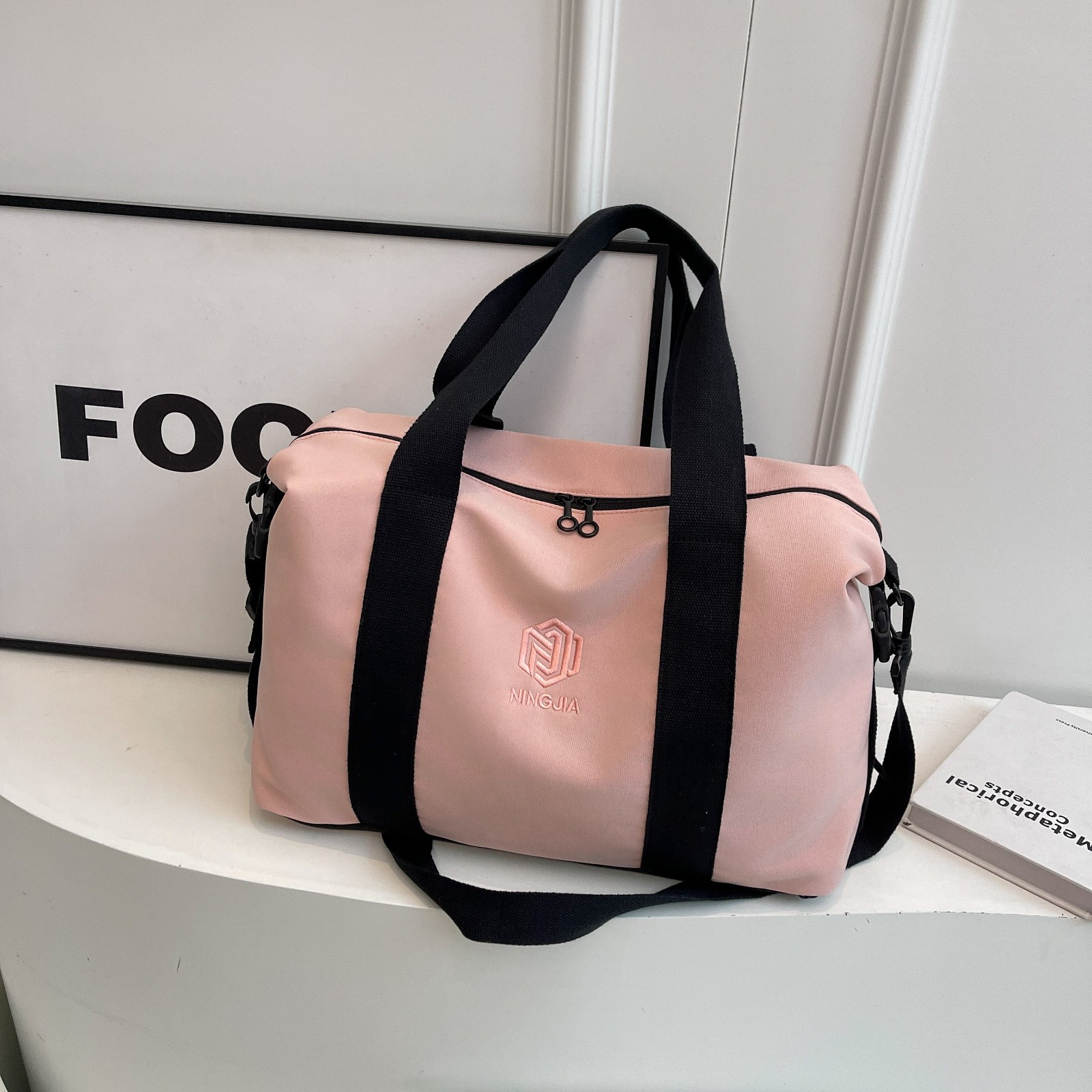 Wholesale of new hand-held travel bags, women's large-capacity lightweight short-distance luggage bags, men's swimming and fitness clothing storage bags Specification drawing