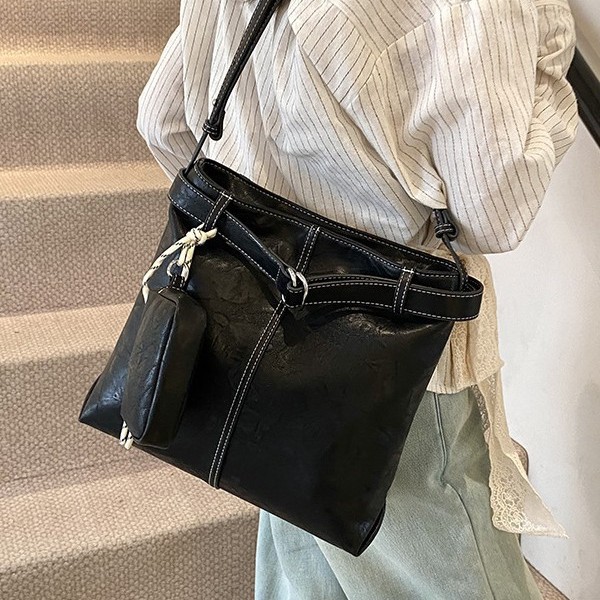 Fashionable new large-capacity single-shoulder bag, high-end quality belt design, cool underarm bag, and spicy girl style crossbody bag Specification drawing