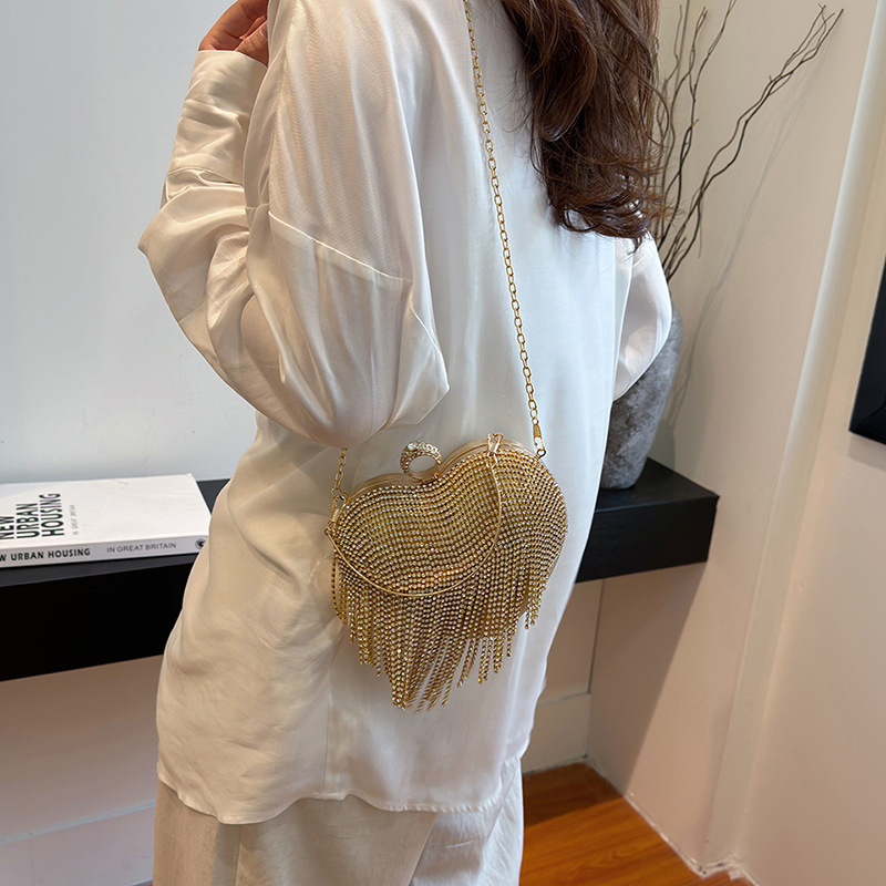 Street fringed women's bag box bag, 2024 new style fashionable diamond-encrusted heart bag, quality chain single-shoulder crossbody bag Specification drawing