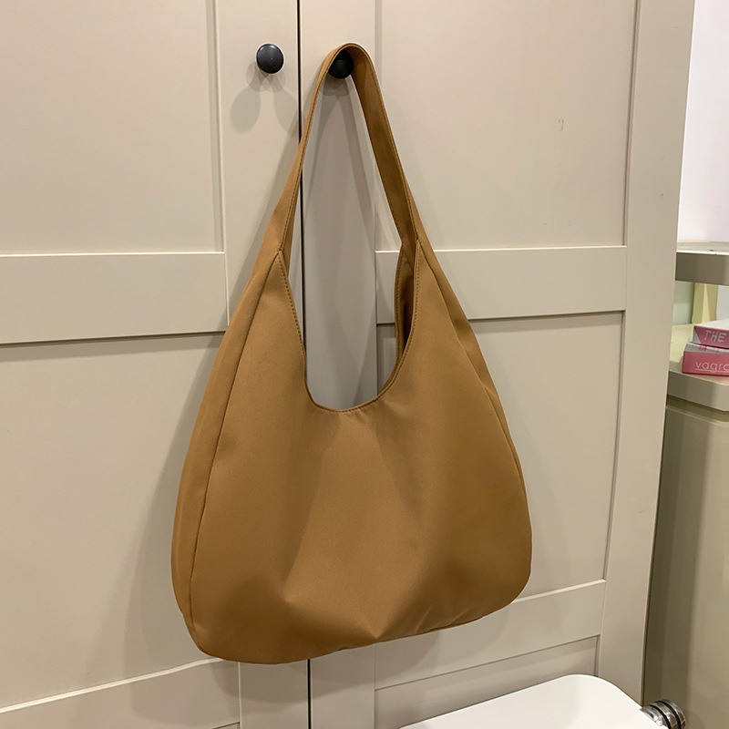 The 2024 new Korean-style cute puppy girl underarm bag with a niche design sense, a versatile commuter tote bag Specification drawing