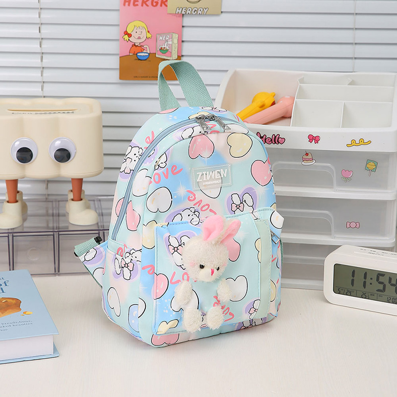 Fashionable primary school children's bag, cute cartoon, kindergarten small class girl snack schoolbag, outdoor casual backpack Application Scenario